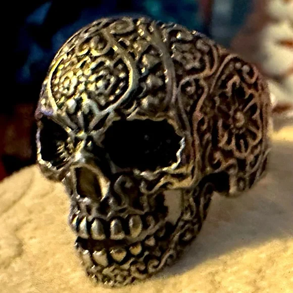 NWOT skull ring in size 11. Intricate designs on the sides. - Picture 2 of 5